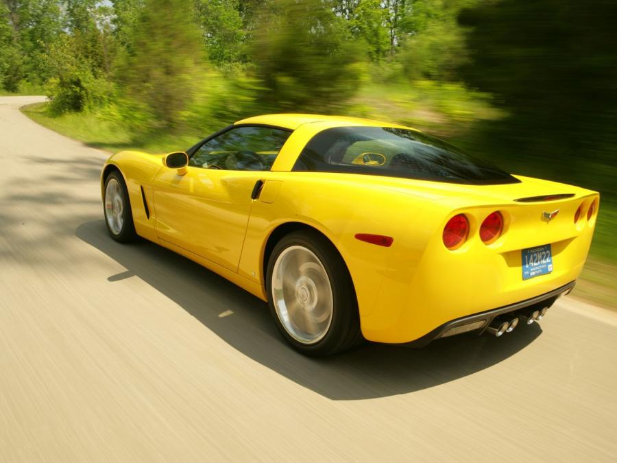  Chevrolet Corvette Coupe 2004 года  (фото 13 из 16)